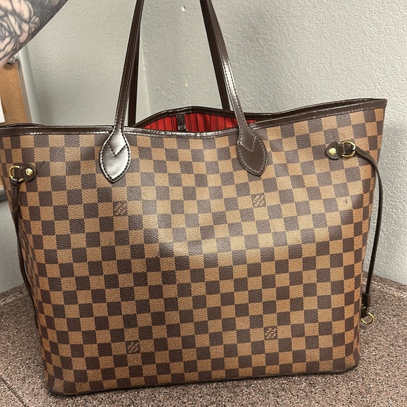 Authentic Louis Vuitton Neverfull GM - Picture 3 of 6